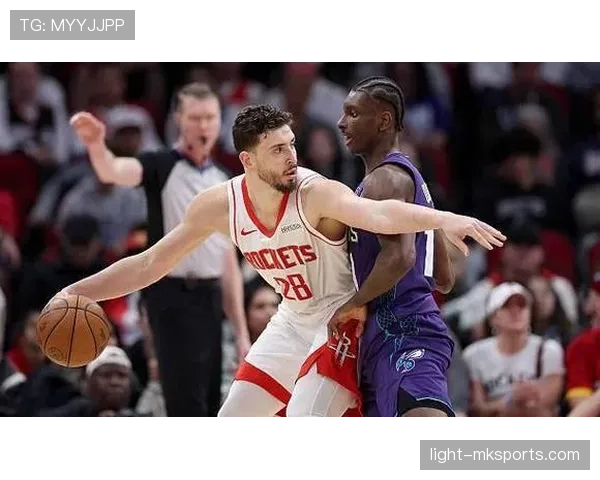 阿尔佩伦·申京通过挡拆拉开空间，提升内线贡献与进攻效率