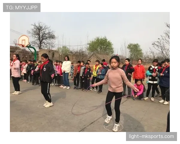 程语轩家里客厅比训练馆还大，朋友：他连跳绳都像在办演唱会